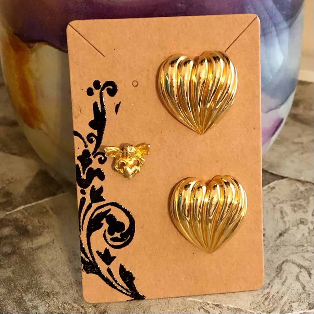 VINTAGE AVON GOLD TONE DOMED HEART EARRINGS AND PIN BUNDLE